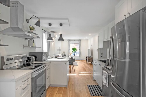 The Willow Suite | Near DT & Hospital