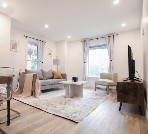 The Willow Suite | Near DT & Hospital