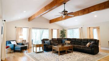 TV, fireplace, stereo