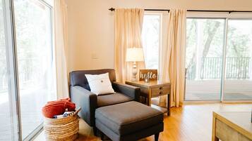 TV, fireplace, stereo