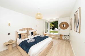 Apartment | 6 bedrooms, laptop workspace, iron/ironing board, bed sheets