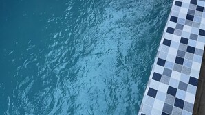 A 3ft deep swimming pool with checkered tile edges and a metal ladder. - Modern 3BR Hideaway in Masaki | Pool, Gym & Prime Location (Dar es Salaam)