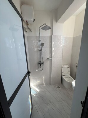 淋浴设施、坐浴桶、毛巾、肥皂