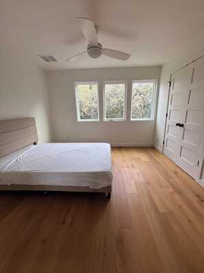 4 Schlafzimmer, Schreibtisch, kostenloses WLAN, Bettwäsche