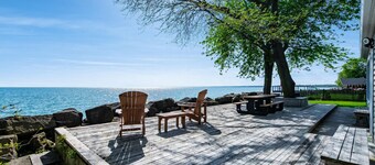 Sunroom Shores Lake Retreat Near Point Pelee