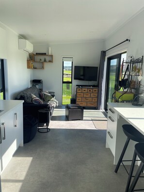 Smart TV - Roddy and Shelle’s Chateau (Parore)