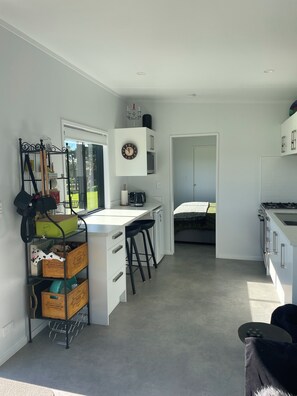 Microwave, oven, stovetop - Roddy and Shelle’s Chateau (Parore)