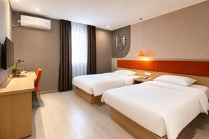 A hotel room with two beds, a desk, a chair, a TV, and a window with curtains. - Yijia Hotel (Xinyi Railway Station Nanjing Road) (Xinyi)