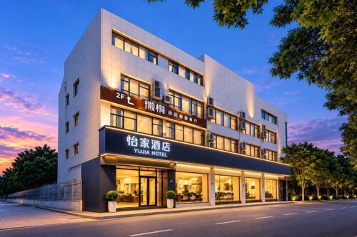 Yijia Hotel (Xinyi Railway Station Nanjing Road)