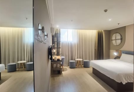 Room. Yijia Hotel (Xinyi Railway Station Nanjing Road)