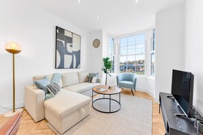 TV - Pass the Keys | Mermaid's Rest - Stylish Flat (Rye)