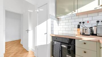 Fridge, microwave, oven, coffee/tea maker