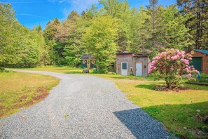 Exterior - 13 Mi to Acadia: Artistic Retreat in Nature (Trenton)