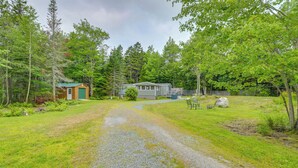 Exterior - 13 Mi to Acadia: Artistic Retreat in Nature (Trenton)