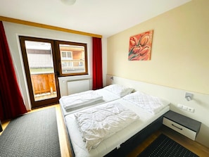 House | 3 bedrooms, bed sheets