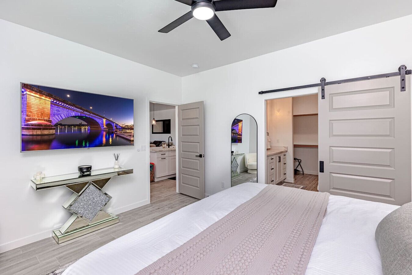 4 bedrooms, desk, iron/ironing board, free WiFi