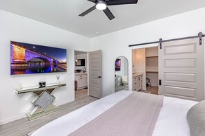 4 bedrooms, desk, iron/ironing board, free WiFi