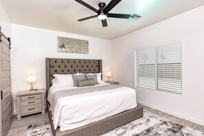 4 Schlafzimmer, Schreibtisch, Bügeleisen/Bügelbrett, kostenloses WLAN