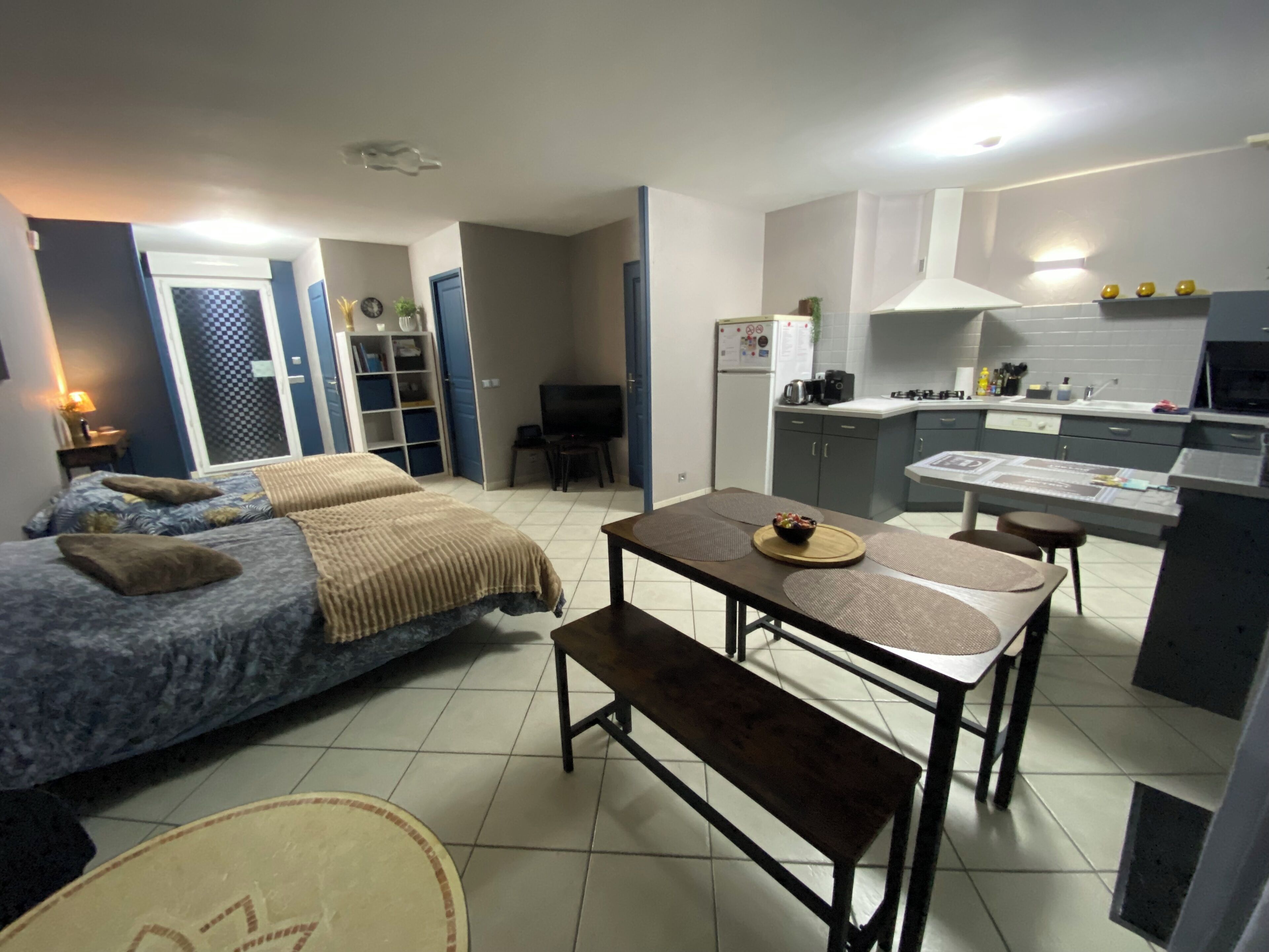 1 slaapkamer, een strijkplank/strijkijzer, reisbedje, gratis wifi