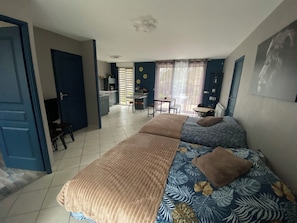 1 dormitorio, tabla de planchar con plancha, cuna de viaje y wifi gratis