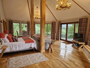 Smart TV, fireplace - Luxury, secluded, Adult only Treehouse with hot tub, woodburner & stunning views (Glenshee)