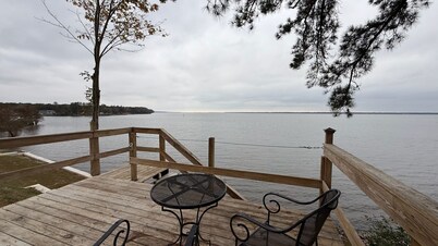 Charming 3-bedroom house in Vance with WiFi and beautiful lake view