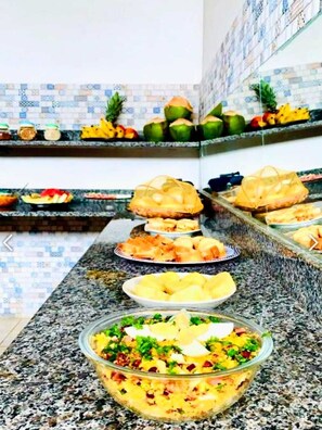 Termasuk sarapan pesanan masak setiap hari