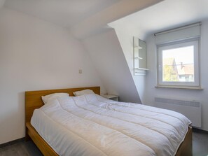 Apartment | 1 bedroom, individually furnished - Cosy Flat With Mansard Room (Koksijde)