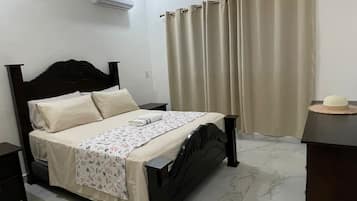 2 chambres, fer et planche à repasser, Wi-Fi, draps fournis