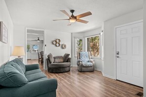 TV - Ocean Escape, 4 Min to Beach and Pavilion with Grill! (Myrtle Beach)