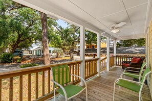 Terrace/patio - Ocean Escape, 4 Min to Beach and Pavilion with Grill! (Myrtle Beach)