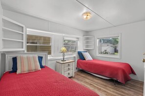 デスク、アイロン / アイロン台、WiFi、ベッドシーツ