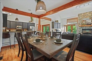 Dining - Backyard Bliss ,Hot Tub, Pickleball & Minutes to the Lake (Lake Harmony)