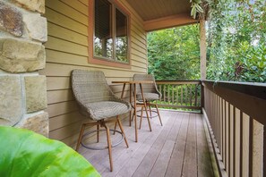 Property grounds - Backyard Bliss ,Hot Tub, Pickleball & Minutes to the Lake (Lake Harmony)