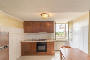 Private kitchen - 400 meters from metro A (Roma)