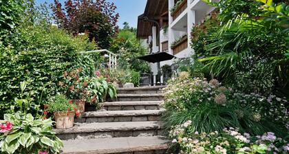 Apartment 'Mair In Schenna T' with Shared Terrace and Wi-Fi