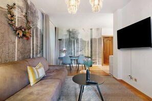TV - Apartment 'Mair In Schenna T' with Shared Terrace and Wi-Fi (Schenna)