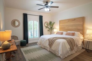 3 Schlafzimmer, Schreibtisch, Bügeleisen/Bügelbrett, Reisekinderbett