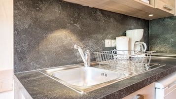 Kjøleskap, mikrobølgeovn, ovn og kokeplater