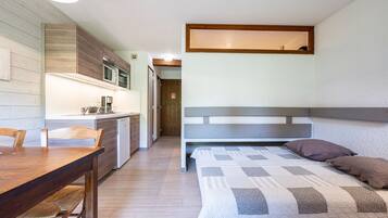 Iron/ironing board, free WiFi