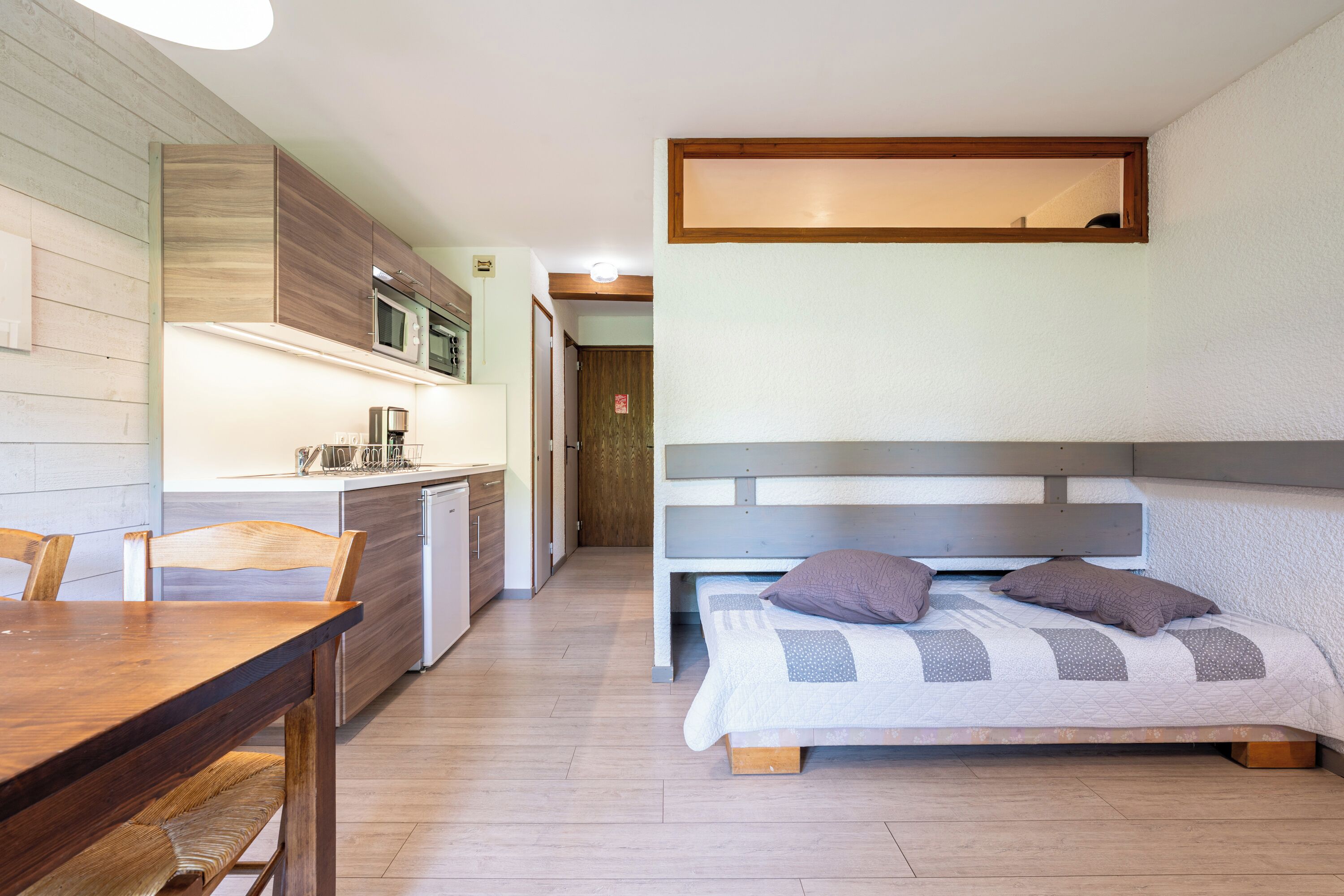 Een strijkplank/strijkijzer, gratis wifi, beddengoed