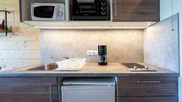 Geladeira, micro-ondas, fogão, cooktop