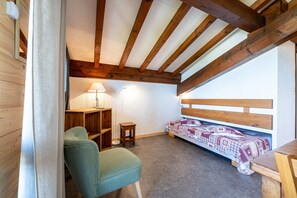 Iron/ironing board, free WiFi - Studio Apartment '17 - Le Tetras' with Mountain View, Balcony and Wi-Fi (Cohennoz)