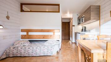 Iron/ironing board, free WiFi