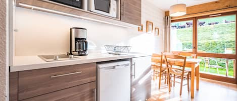 Microwave, oven, stovetop, coffee/tea maker