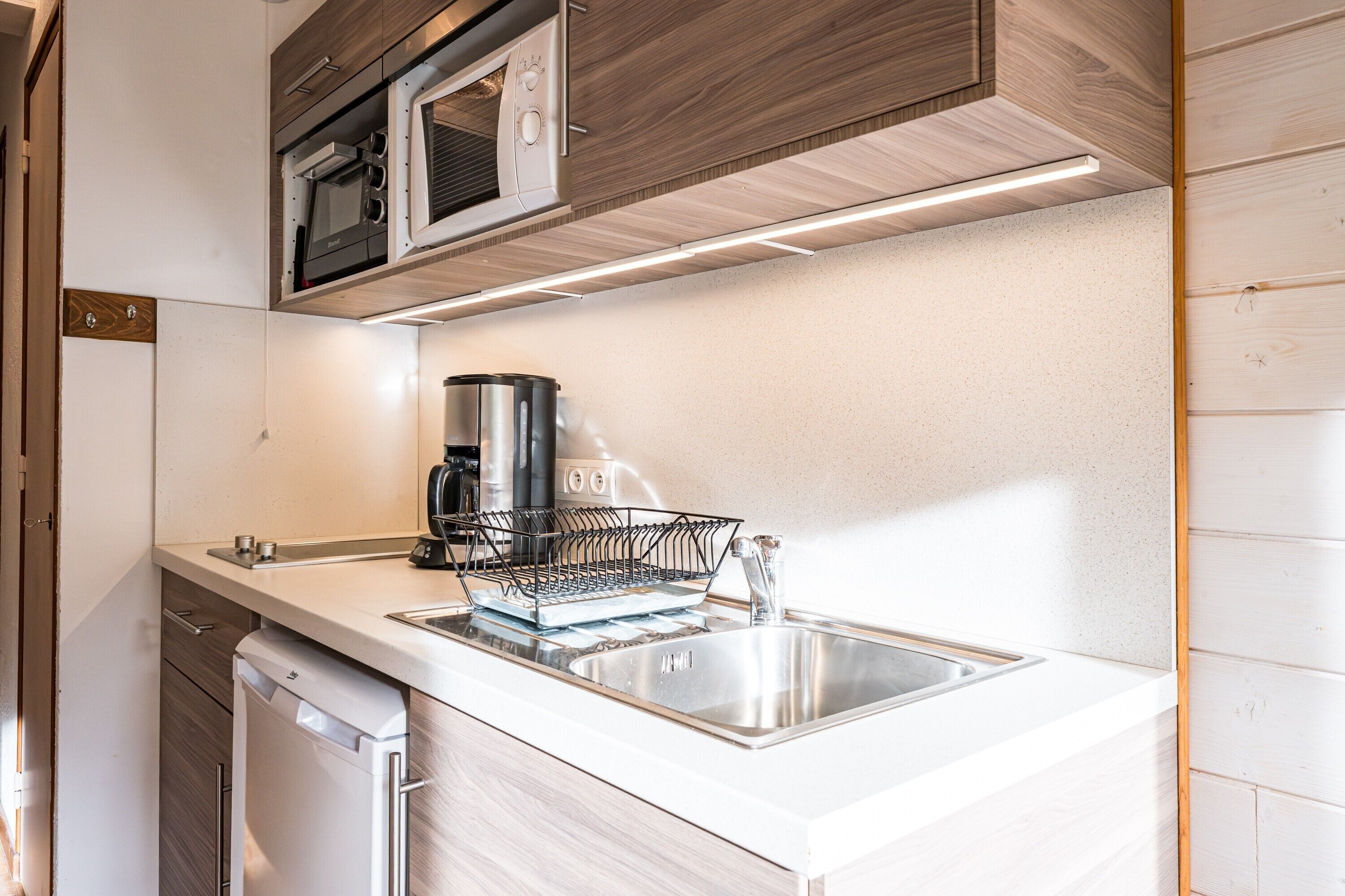 Mikrobølgeovn, ovn, kogeplade, kaffe-/temaskine