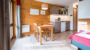 Strykejern/-brett, wi-fi (inkludert) og sengetøy