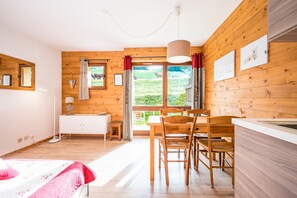 Bügeleisen/Bügelbrett, kostenloses WLAN, Bettwäsche