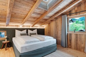 2 bedrooms, free WiFi, bed sheets, wheelchair access