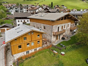 Exterior - Chalet 'Wellness  Samer' with Mountain View, Private Terrace and Wi-Fi (Sarentino)